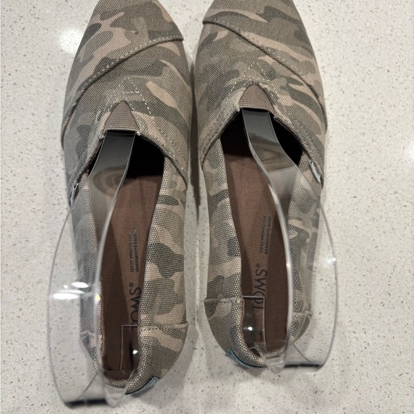 Toms | Camouflage Canvas Loafers - Picture 6 of 7